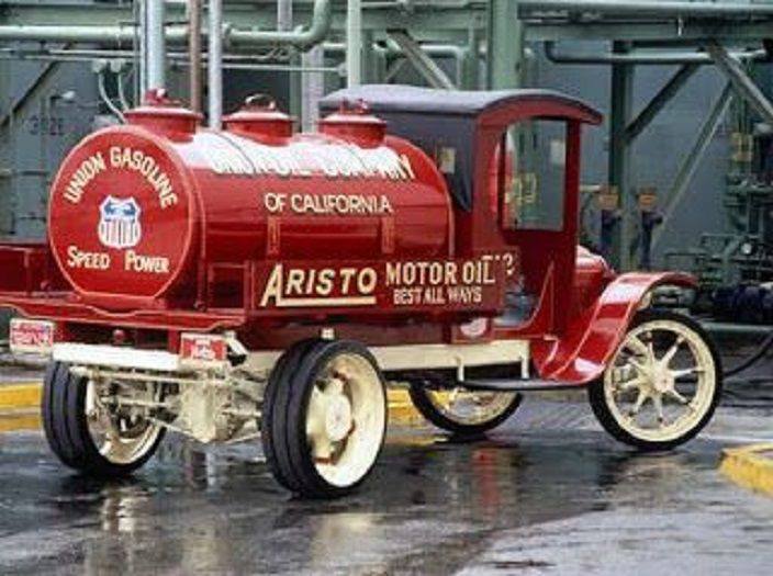 1922 Union Gas Tanker Delivery Truck..jpg