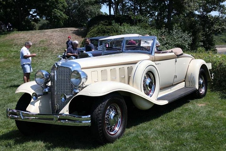 1932 Chrysler Imperial.jpg