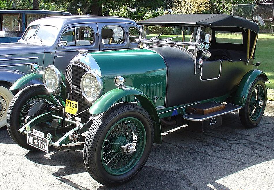 800px-1926_Bentley.jpg