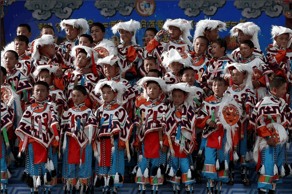チベットの子供たちの伝統的衣装a.jpg